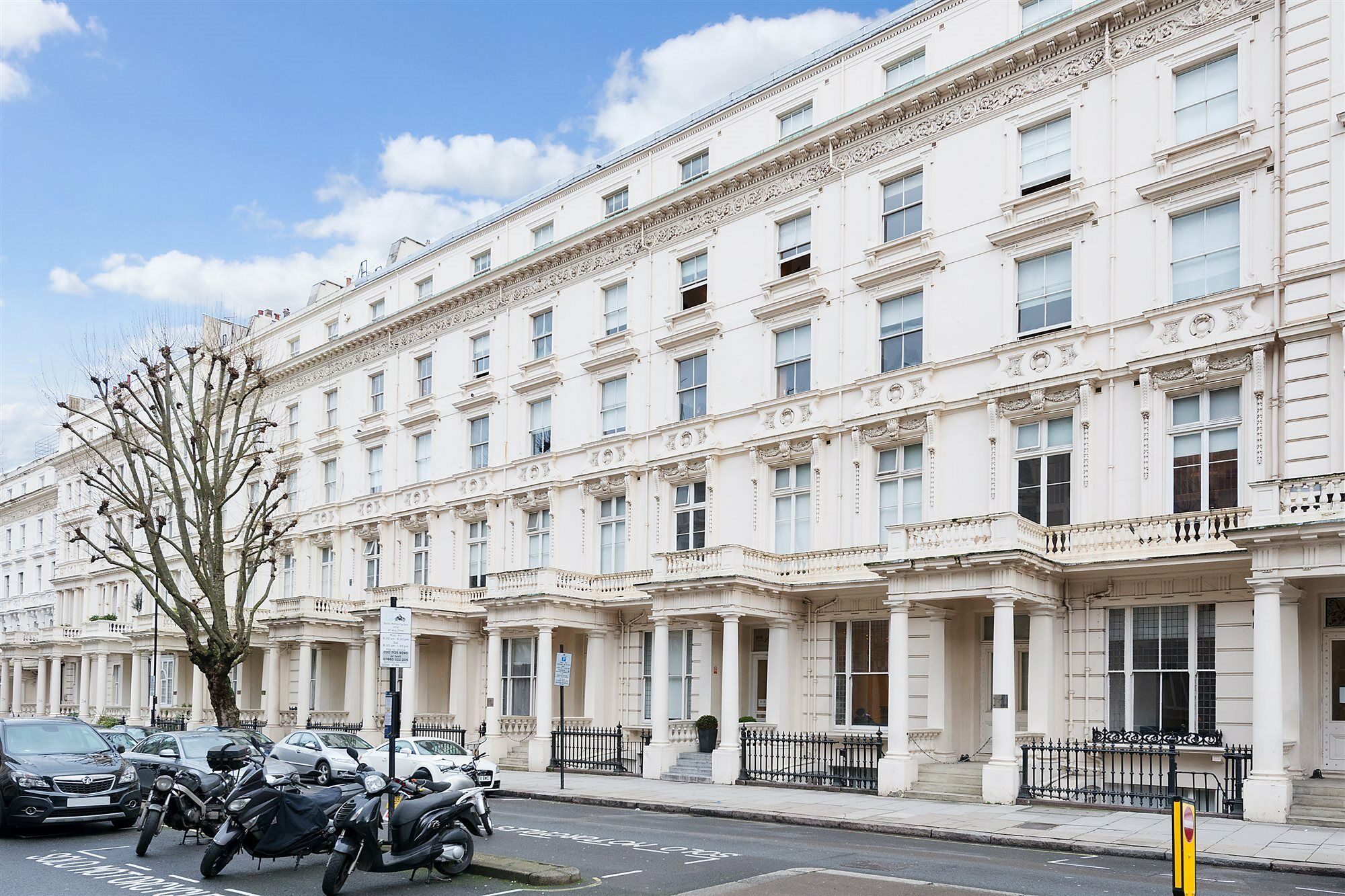 Hyde Park Executive Apartahotel 4*